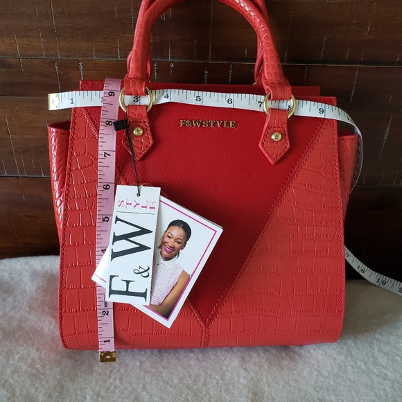 F&W STYLE Bella Red Crocodile & Pebble Leather Handbag - Picture 13 of 14